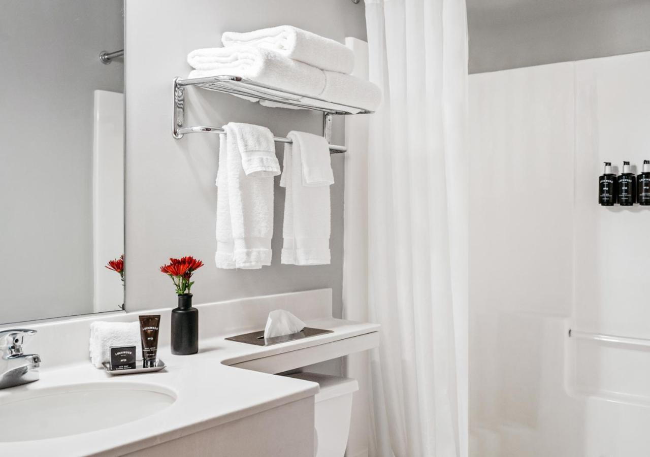 Hotel One75 Hamilton Экстерьер фото